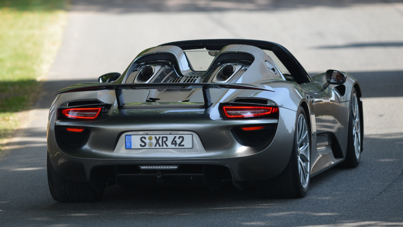 Illustration for article titled Watch The Porsche 918 Spyder Run Wild In Real-Life At Goodwood